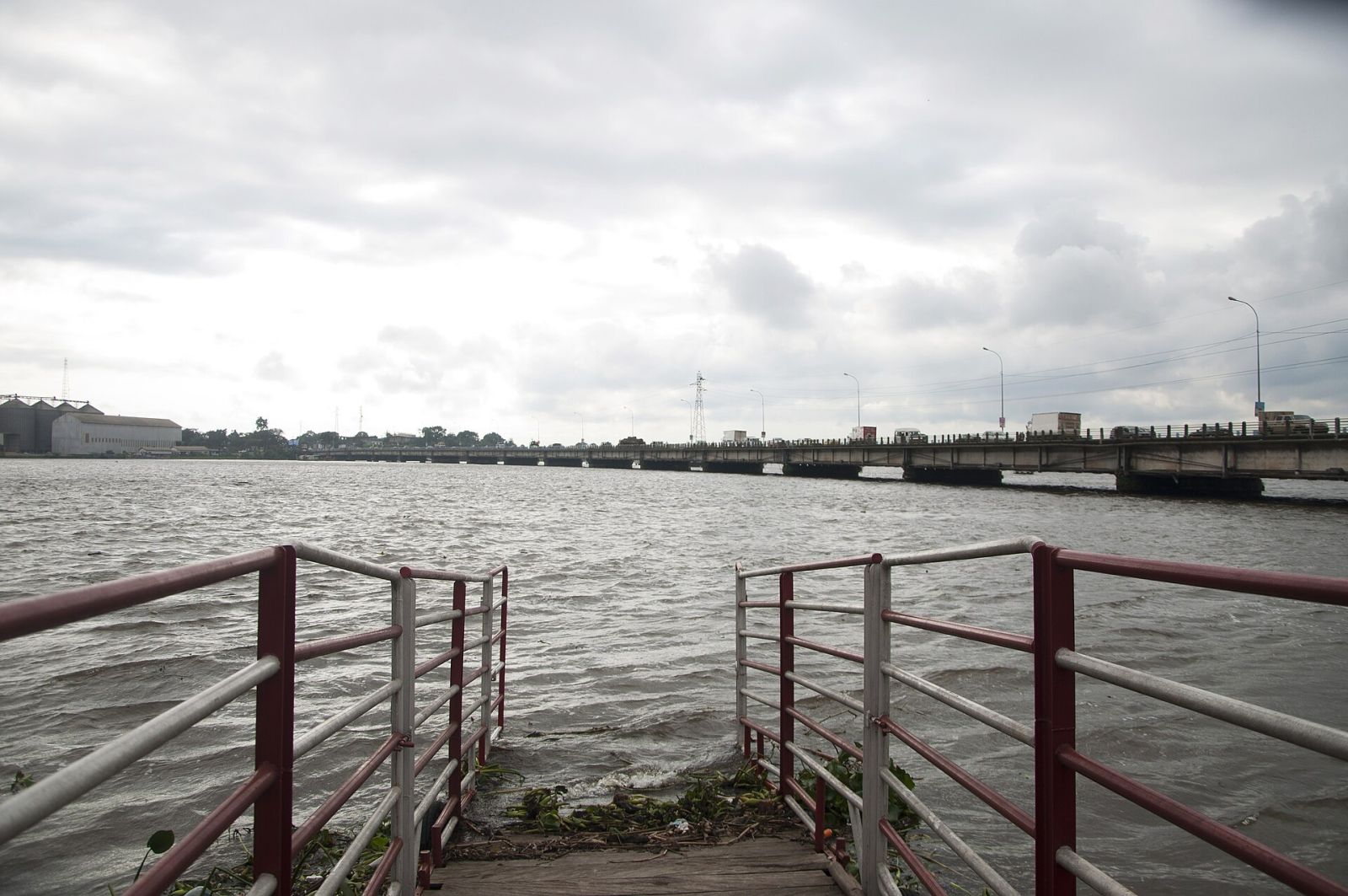 Pont sur le Wouri